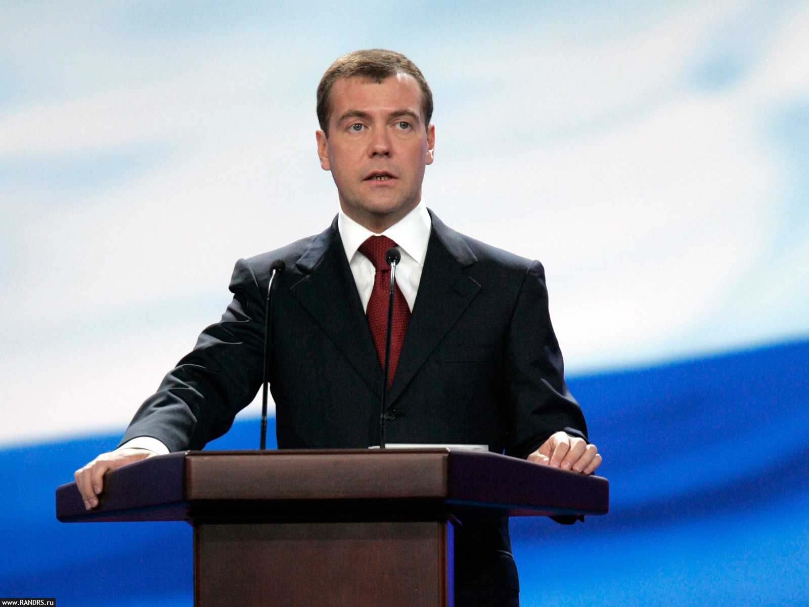 Медведев: Взятый темп понижения ставок по ипотеке приведет к взрывному росту возведения