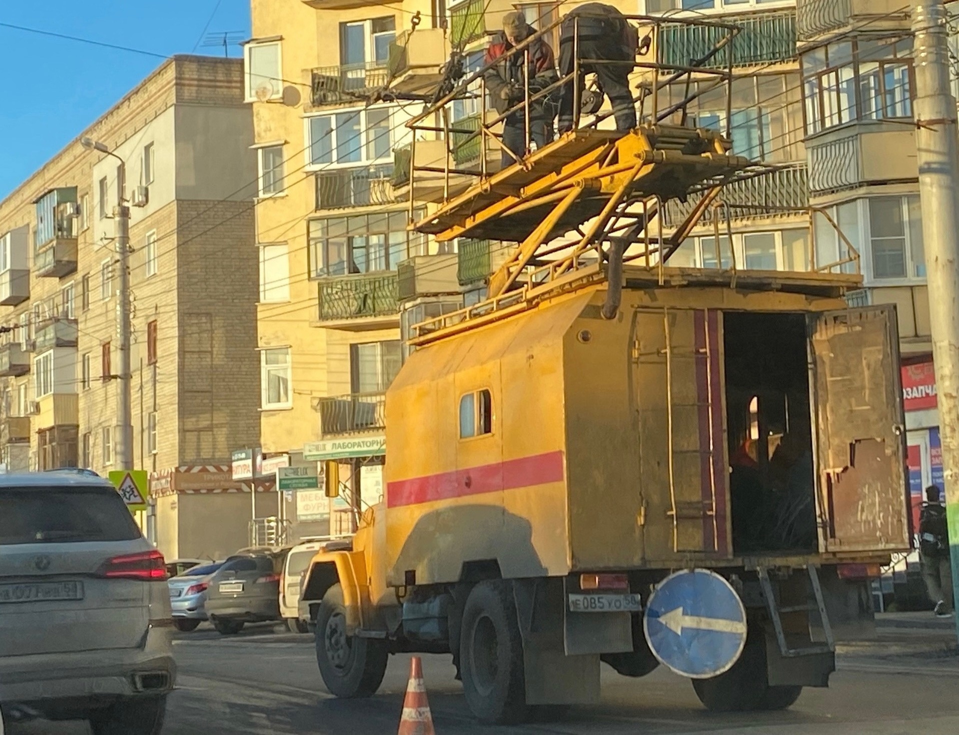 В Пензе образовалась пробка возле монумента Глобус