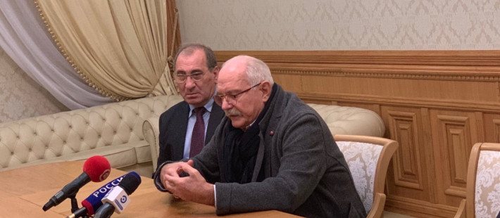 Никита Михалков: «Для того, чтобы искать ответы на вопросы моей жизни, русской литературы достаточно» Никита Михалков: «Для того, чтобы искать ответы на вопросы моей жизни, русской литературы достаточно»