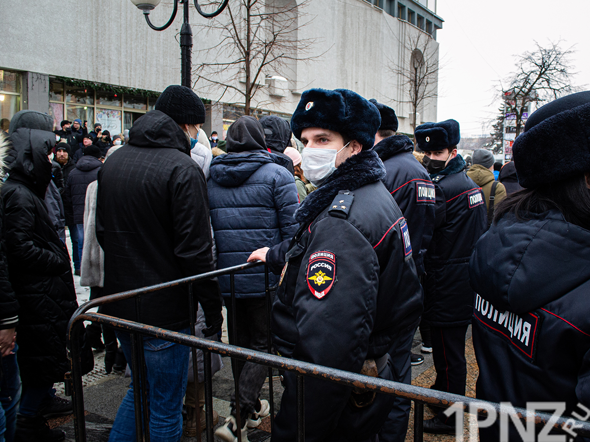 Митинги в связи смертью навального. Пикет в Пензе Навальный 2018. Митинги Навального 2021. Митинг Навального в Пензе. Митинг в поддержку Навального 2021 январь.