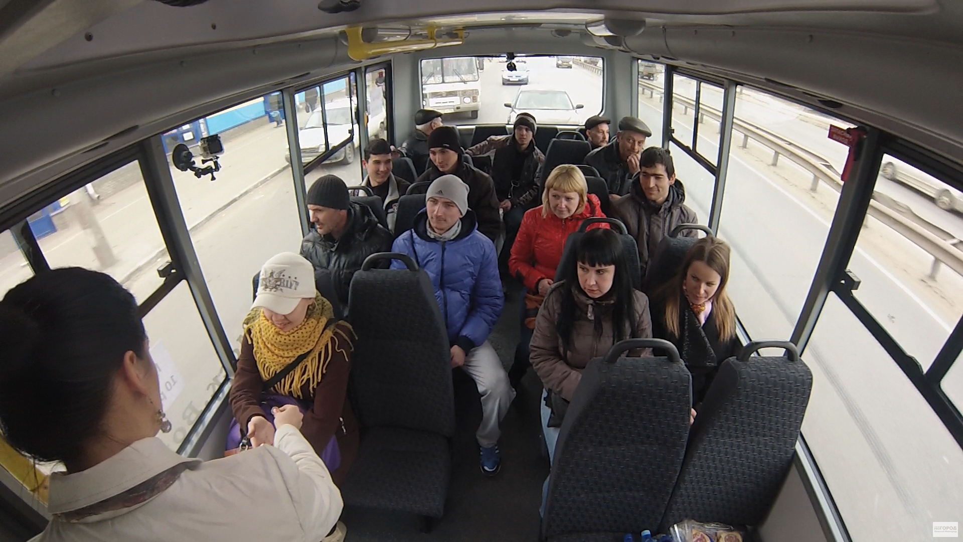 Фото автобуса изнутри с пассажирами