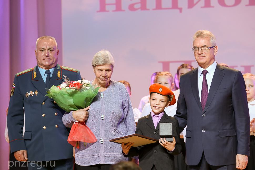 Награждение детей. Дети герои России награждение. Вручение награды ребенку за героический поступок.