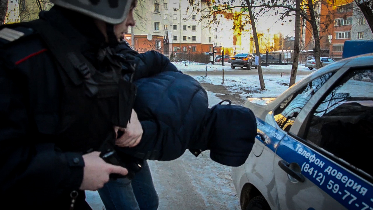 Грабеж совершенный группой. Грабежи на улицах России. Грабеж сумки Росгвардия. Грабеж женщины полиция. Простая кража.
