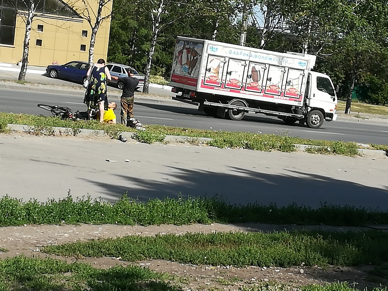 Типичная пенза. Мороженщик автокатастрофа. Мороженщик автокатастрофа машина.