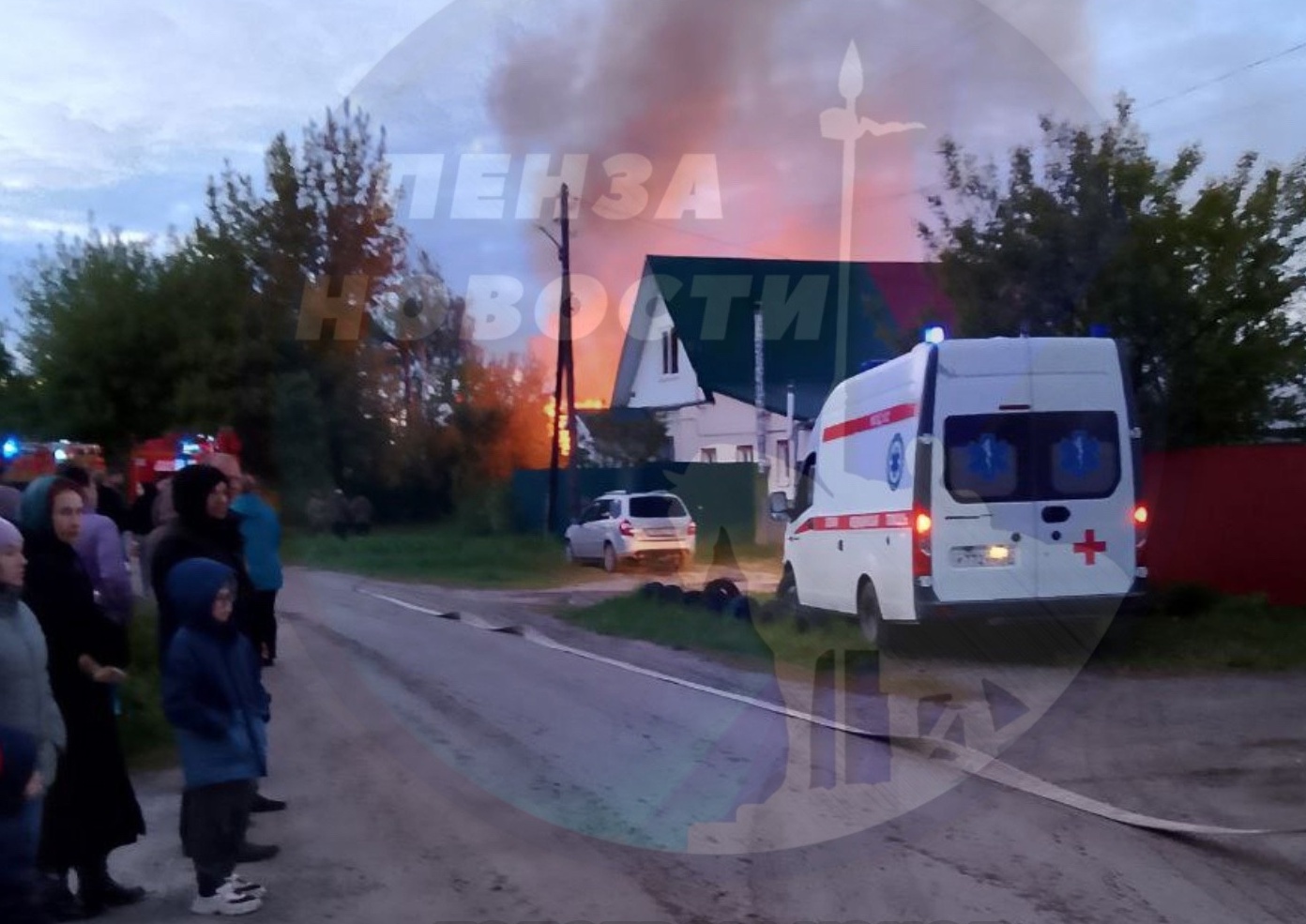 На улице Галетной в Пензе сгорел дом | 13.05.2024 | Пенза - БезФормата