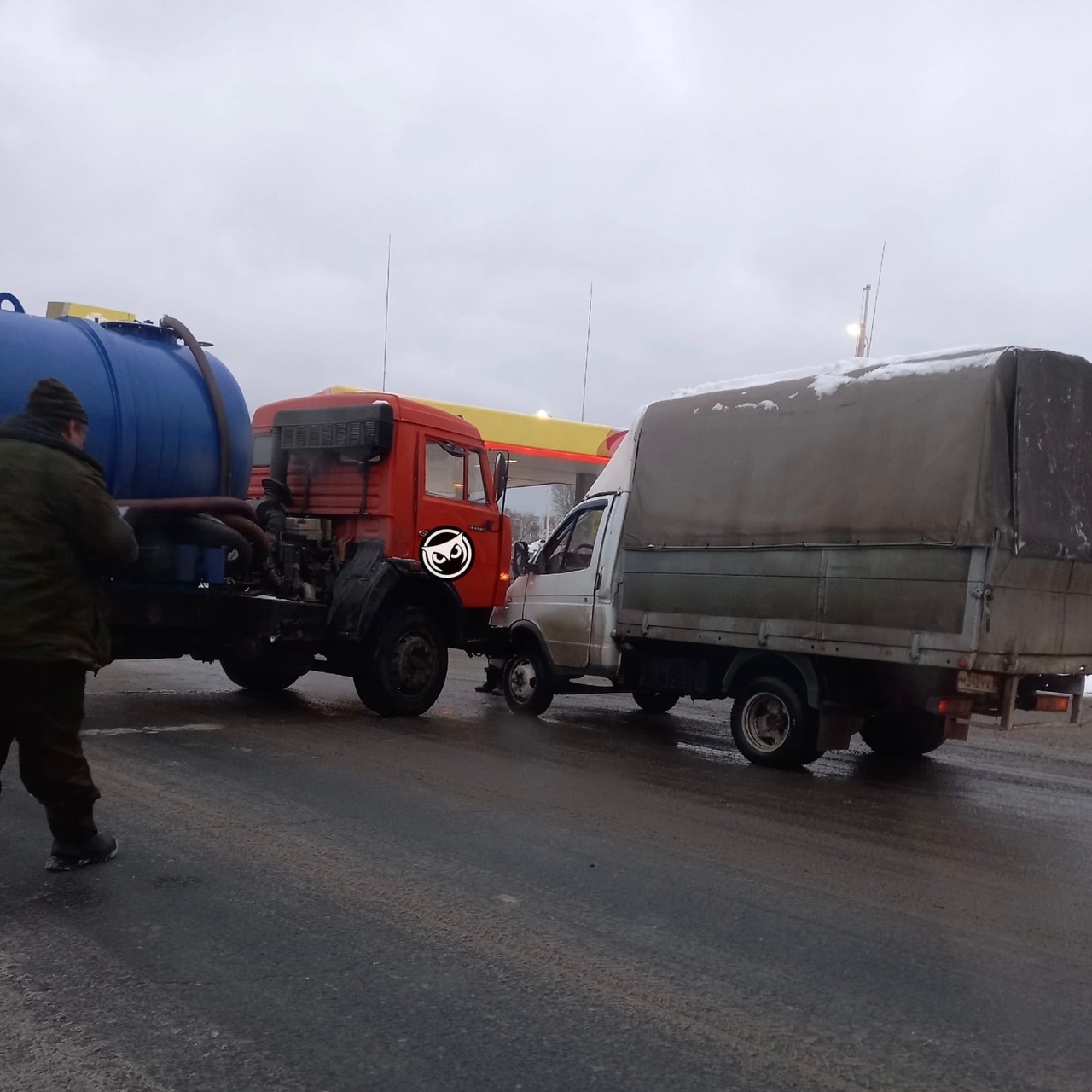 В Пензе из-за ДТП с фургоном и автоцистерной встала в пробке улица Измайлова