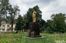 Разбитые дорожки и золотой Ленин: в каком состоянии находятся забытые парки и скверы Пензы