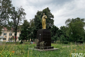 Разбитые дорожки и золотой Ленин: в каком состоянии находятся забытые парки и скверы Пензы