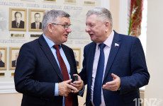 29 улыбчивых депутатов: фоторепортаж из пензенского ЗакСобрания