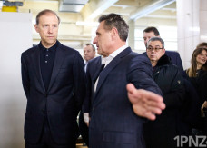 Визит высокого уровня: о чём говорили Мантуров и Мельниченко на предприятиях Пензы – фоторепортаж 1pnz