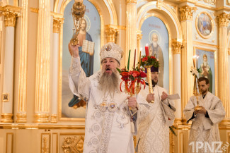 Светлая Пасха в сердце Пензы: тысячи верующих и первые лица региона встретили праздник в Спасском соборе – фоторепортаж
