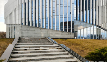 Позор Пензы – разрушенную лестницу около ККЗ никак не починят