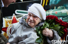В Пензе ветеранам подарили концерт и цветы