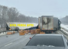 В Пензенской области движение по трассе М5 парализовало из-за перевернувшейся фуры