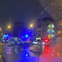 У ТЦ Суворовский в Пензе столкнулись два автомобиля, на месте работает скорая