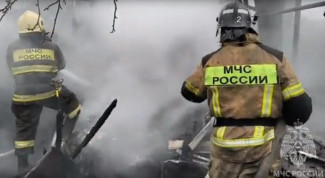 В Пензе пожарные спасли мужчину из горящей бани