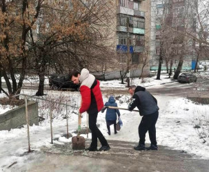 Улицы Первомайского района Пензы очистили от снега и мусора