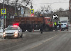 В Пензе лоб в лоб столкнулись грузовик и легковушка, на месте работают спасатели
