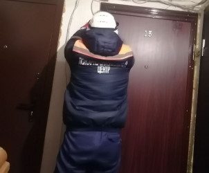 Пензенские спасатели вызволили из квартирного плена женщину-инвалида