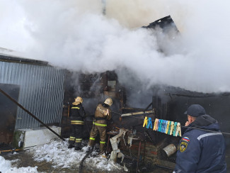 Пензенские спасатели помогли потушить пожар в Никольске