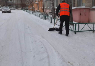 В Пензе очищают от снега улицы Железнодорожного района
