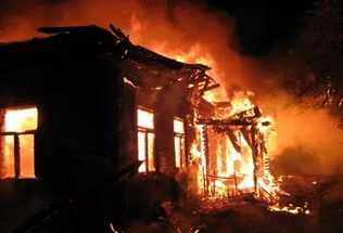 В Камешкирском районе 10 спасателей тушили пожар 