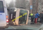 На улице Красной в Пензе перевернулась маршрутка, на месте работают врачи
