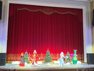В Пензе устроили новогоднее представление для детей из малообеспеченных семей