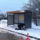 На улице Арбековской в Пензе завершили монтаж нового остановочного павильона