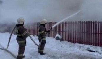 С крупным пожаром в пензенском микрорайоне Шуист борются 32 человека