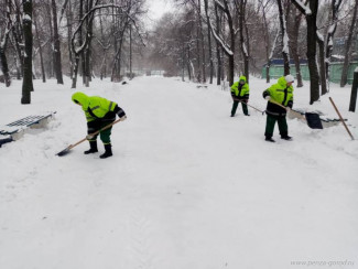 Пензенские коммунальщики продолжают бороться с последствиями снегопада