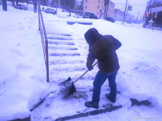 Ленинский район Пензы очистили от мусора и снега
