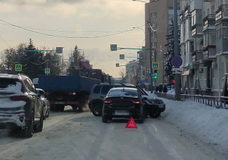 В Пензе из-за аварии встала в пробке улица Урицкого