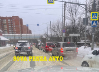 Пензенских водителей предупреждают о заторе на улице Урицкого