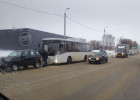 В Пензе автобус врезался в легковушку