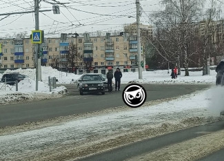 На проспекте Победы в Пензе столкнулись две машины