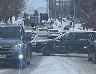 В Пензе из-за аварии образовался затор на улице Урожайной