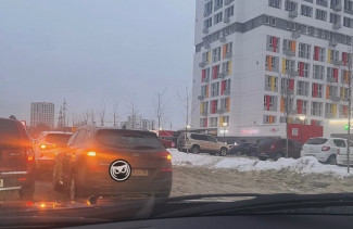 На улице Измайлова в Пензе образовался затор из-за аварии