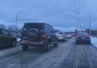 В Пензе стоит в пробке Арбековский путепровод