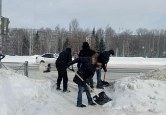 Центр Пензы очистили от снега, наледи и мусора