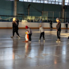В Пензе организовали сеанс катания на коньках для семей военнослужащих