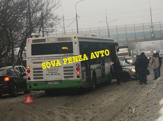 В Пензе из-за ДТП с автобусом парализовало улицу Урицкого