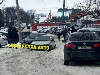 На улице Свердлова в Пензе осложнено движение из-за ДТП