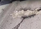 Новые технологии: в Пензе ямы на дорогах начали засыпать снегом