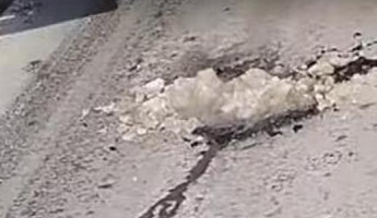 Новые технологии: в Пензе ямы на дорогах начали засыпать снегом
