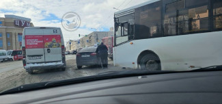 Центр Пензы парализовало из-за жесткой аварии возле ЦУМа