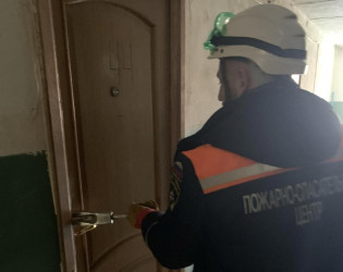 Пензенские спасатели помогли медикам попасть в квартиру на улице Ульяновской
