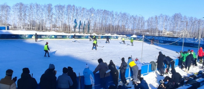 В Октябрьском районе Пензы подвели итоги турнира по хоккею с мячом