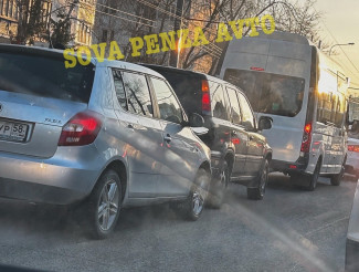 На улице Суворова в Пензе образовалась пробка из-за ДТП