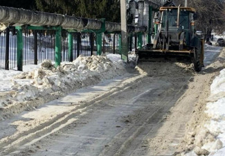 В Пензе две улицы очистили от снега и мусора
